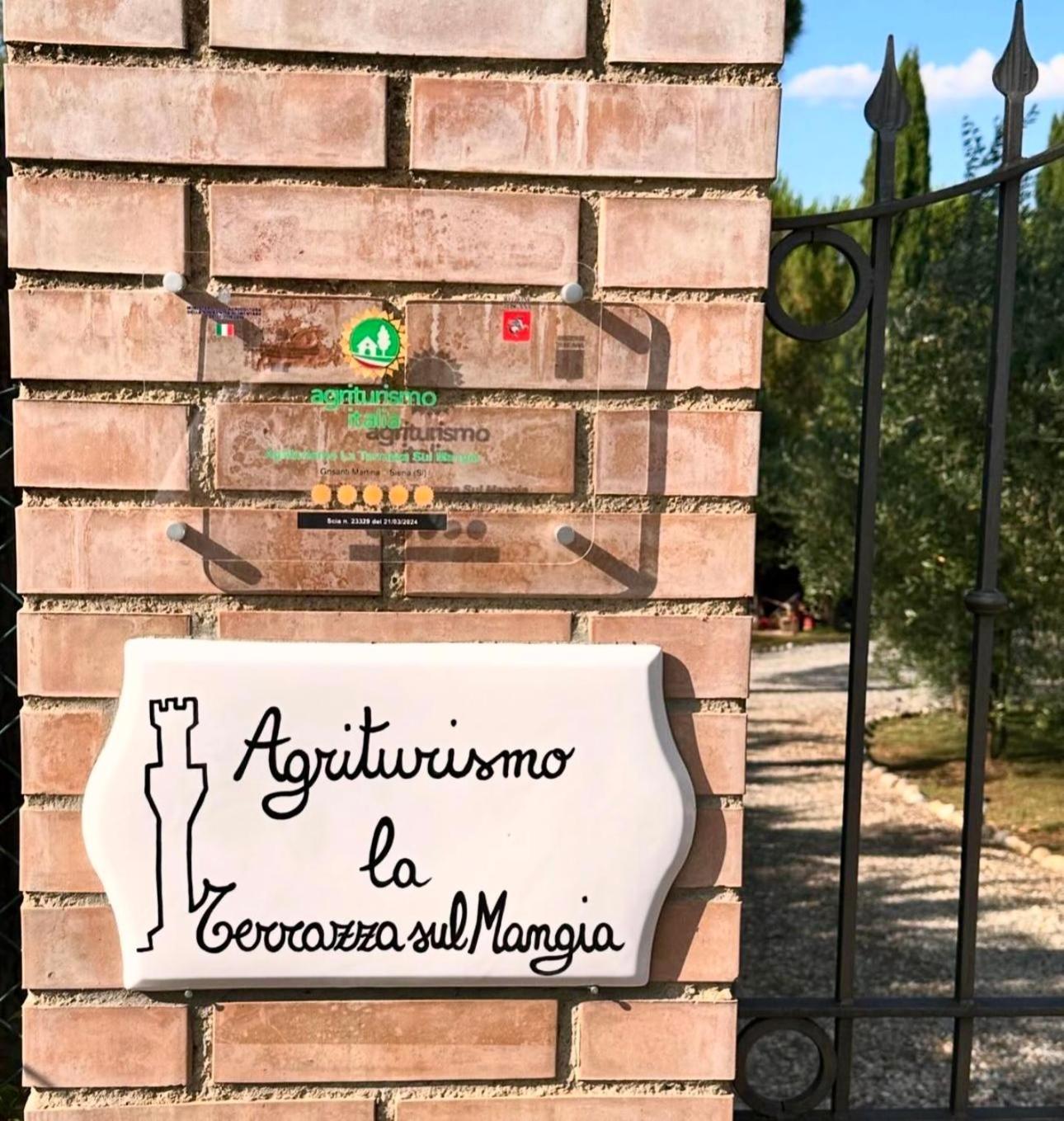 Agriturismo La Terrazza Sul Mangia Siena Exteriér fotografie